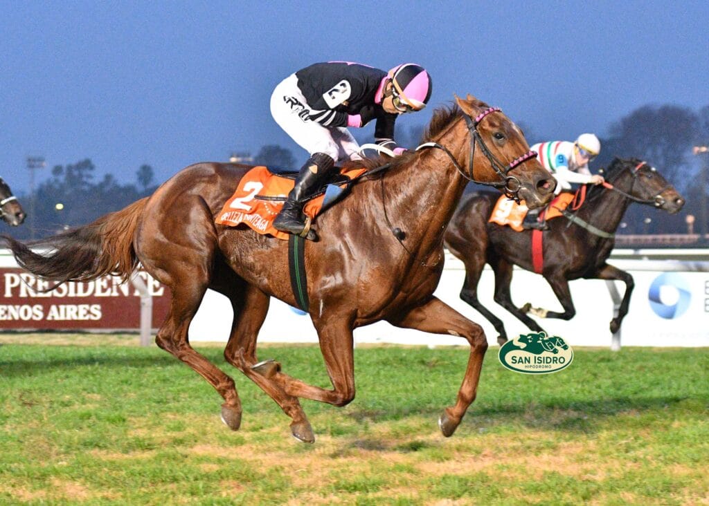 BELLEZA DE ARTEAGA se impuso en el Gran Premio Estrellas Distaff