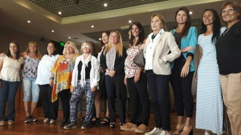 Homenaje a las mujeres y dos clásicos de hembras