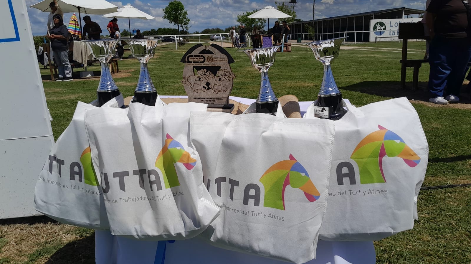 Dolores y Neuquén brindaron con la Copa UTTA