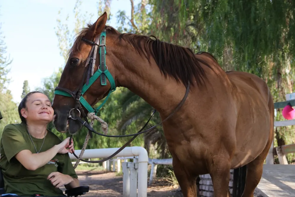 La recuperación de Florencia Giménez: la caída de un caballo la hirió, pero el vaivén de otro la ayuda a sanar