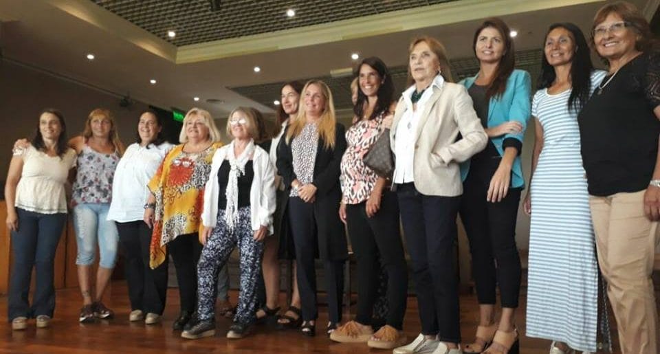 Homenaje a las mujeres y dos clásicos de hembras